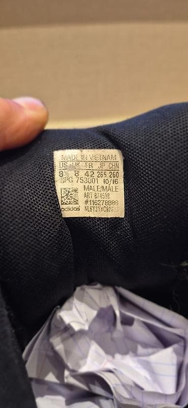 oglan ayaqqabisi: Adidas kişi idman ayaqqabısı – yüksəkboğaz, tam qara rəng. Model — 2