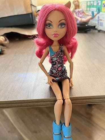 lego oyuncaq: Monster High tərzində oynağı bebek - Parlaq çəhrayı saçlı — 2