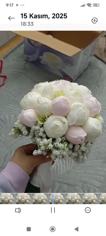 toy ucun paltar modelleri: Zərif gəlin buketi – krem-ağ və solğun çəhrayı tonlarda — 2