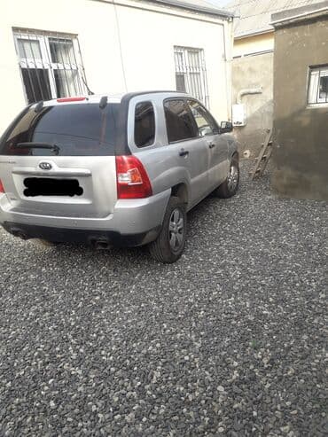 e 124: Kia Sportage – gümüşü rəngdə kompakt krossover/SUV Xüsusiyyətlər: - — 4