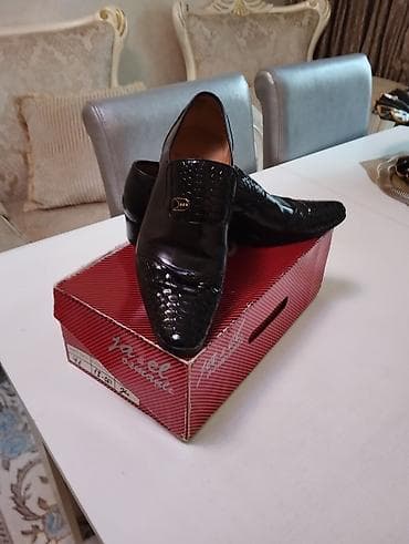 Klassik kişi mokasinləri - Rəng: qara, parlaq effektli - Üst hissə — 1