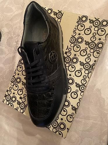 qara kofta: Yeni - Tütkiyə ULUS 
Tam orijinal dəri -üz və iç 100% 
Ölçü - 41 — 5