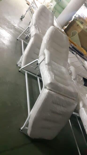 Kosmetoloji kuşetka kreslo kimi olur düz olur. 70 sm hündürlüyü 70 sm