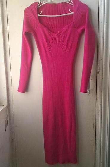 Qadın trikotaj paltar - Rəng: parlaq çəhrayı/fuşya - Stil: bədənə