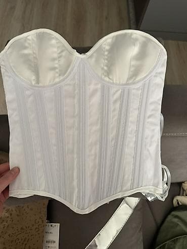 flo memar ecemi: Ağ rəngli satən bustye/korset - Material: parlaq satən toxuma, hamar — 1