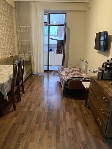 xirdalanda ev: 1 otaqlı mənzil – studiya tipli zal + mətbəx, ayrıca yataq otağı və — 2