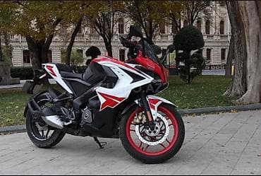 Sport tipli motosiklet – qırmızı/ağ/qara rəng kombinasiyalı, tam