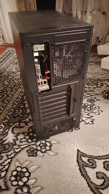 mini kompyuter: Kompyuter korpusu – şüşə ön panel və sürüşməz metal konstruksiya — 1