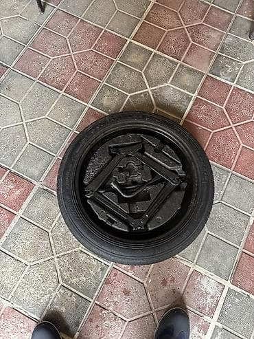 r 15 4 bolt: Avtomobil üçün ehtiyat təkər və alət dəsti Tərkib: - Kompakt ehtiyat — 1