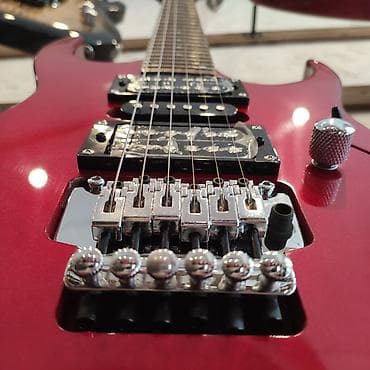 elektro gitarlar: Elektro-gitara Smiger S-G5 Simlərin sayı: 6 Üst: Cökə ağacı Qol — 2