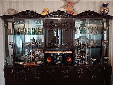 divar skafi: Klassik üslubda böyük vitrinli bufet - Material: tünd rəngli, oyma — 1