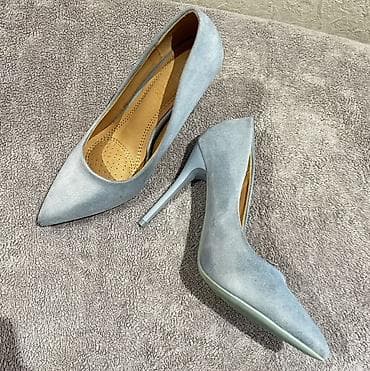 klassik ayaqqabi: Zərif açıq mavi rəngli qadın tuflisi - Model: klassik “pointed-toe” — 2