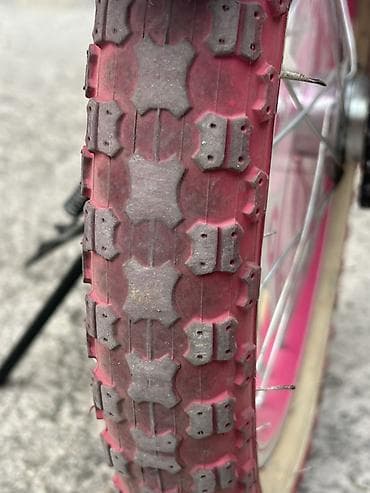 cube velo: Uşaq velosipedi – qızlar üçün, çəhrayı rəngdə Ğ Xüsusiyyətlər: - Təkər — 3