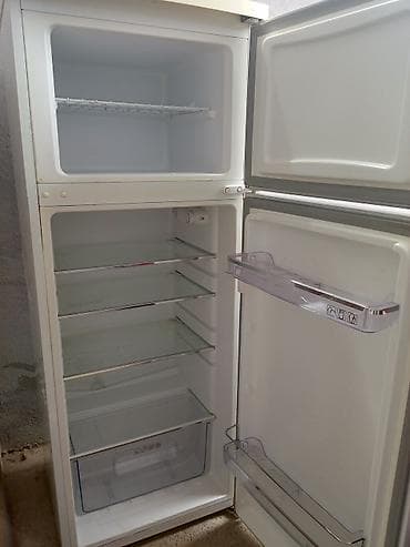 Soyuducu yaxşı vəziyyətdədir heç bir prablemi yoxdur köçe görə satılır
