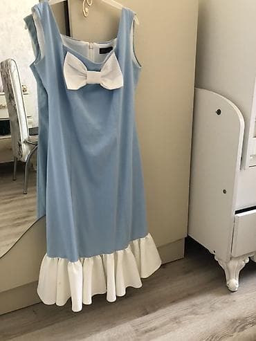 Donlar: Mavi rəngdə, ağ detallarla bəzədilmiş qadın donu. - Model: qolsuz, düz — 1