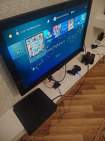 PlayStation 4 oyun konsolu. PLOMBU