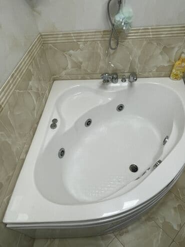 ideal jakuzi: Künc tipli hidromasajlı vanna - Forma: üçbucaq/künc yerləşdirmə üçün — 1