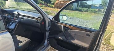 e 190 mercedes: Mercedes-Benz E 220: 2.2 l | 2000 il Sedan — 9