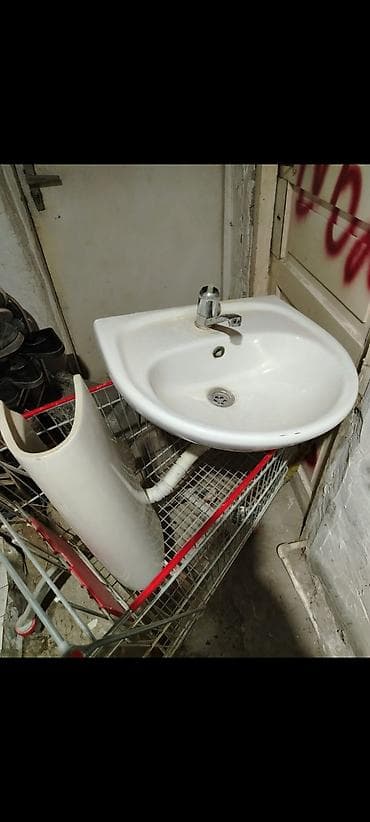 Duş şlanqları: Iki eded moydadir ela vezyetdedir iksde — 2