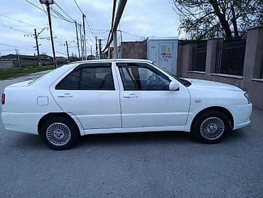 Chery Amulet sedan - Kuzov: 4 qapılı sedan, ağ rəng - Mühərrik