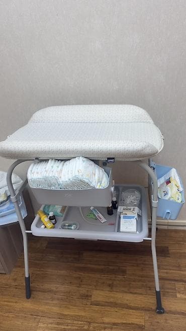 sutular: Uşaq üçün qatlanan alt dəyişim masası - Brend: Chicco (etiket — 2