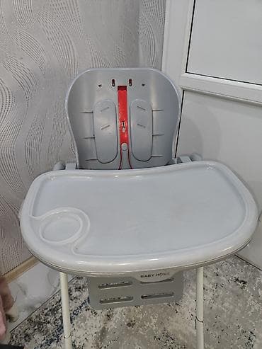 Uşaq yemək stulu – Baby Home - Rəng: boz/ağ (qırmızı detal ilə) -