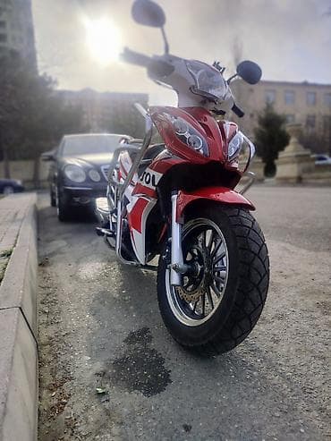 Skuter/moped – şəhər içi rahat və qənaətcil nəqliyyat Xüsusiyyətlər
