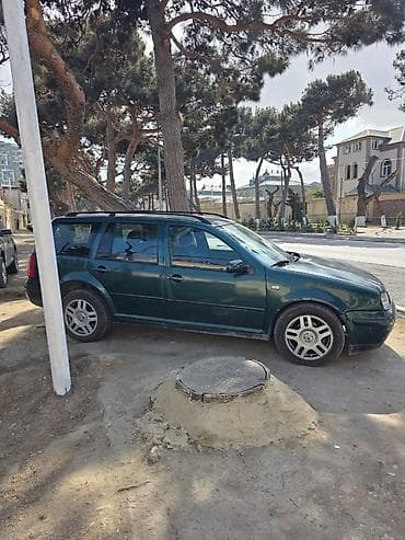 Volkswagen: Volkswagen Golf Variant: 2 l | 2001 il Universal — 2