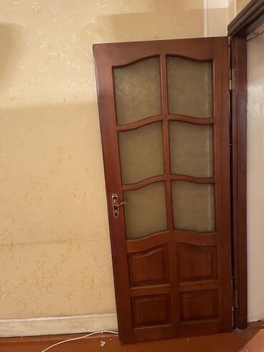 ikinci əl plastik qapı: Mebel və qapı dəsti 7ədəd qapı 3ədəd 1i böyük 2-si kiçik pəncərə — 1