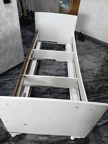 Мебель для дома: Ağ rəngdə tək nəfərlik çarpayı sadece matras yoxdu - Material — 1
