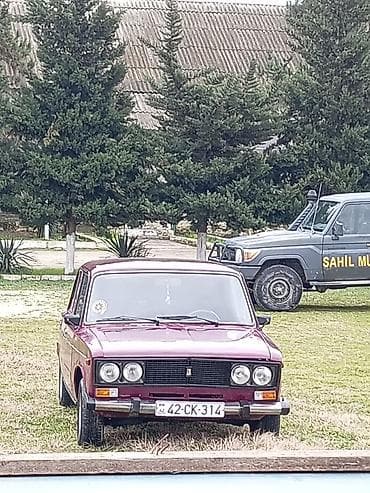 samara maşın: VAZ 2106, al-qırmızı rəngdə sedan. Klassik “altılıq” dizaynı, xrom — 2