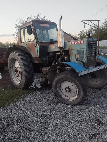 ford fusion naklatka: Traktor MTZ (Belarus) tipli, kabinalı, tam ölçülü arxa təkərli kənd — 3