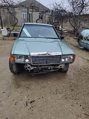 Mercedes-Benz 190: 2 l | 1991 il Sedan