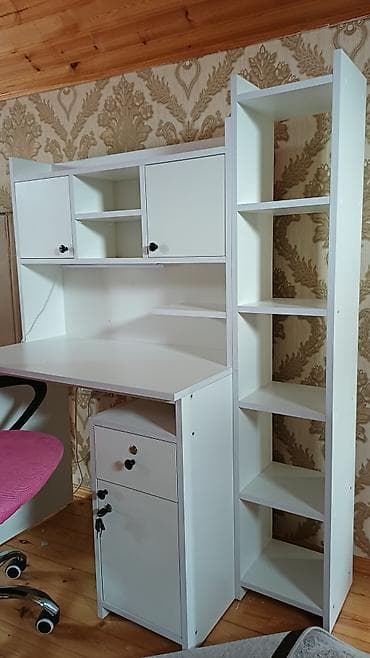 Yazı masası kreslo ilə biryerdə satılır. Normal vəziyyətdədir, az