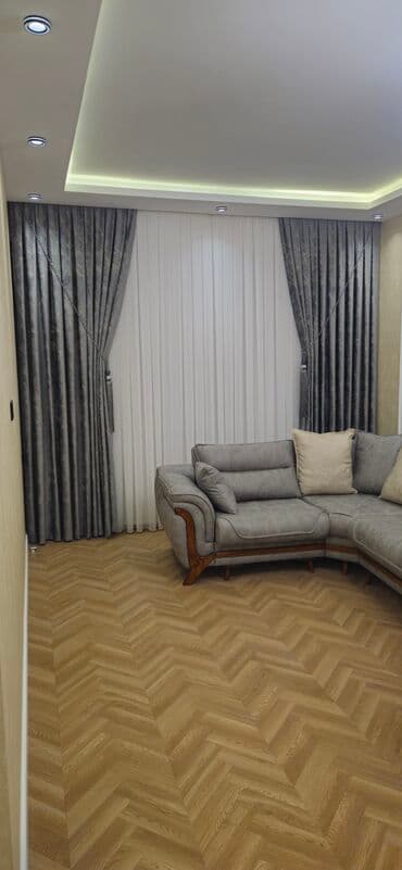 07 perde: Qalın, boz rəngli, zərli naxışlı pərdələr otağa zərif və dəbli bir — 2