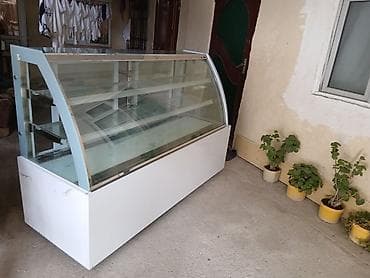 Vitrin tipli soyuducu (şirniyyat/delikates vitrini) - Ön hissəsi