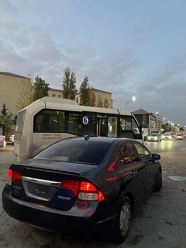 hyundai accent 2008: Honda Civic: 1.3 l | 2010 il Sedan — 3