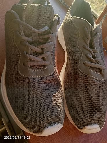 Venice Street & Sportswear kişi krossovkaları az işlənib.yaxşı