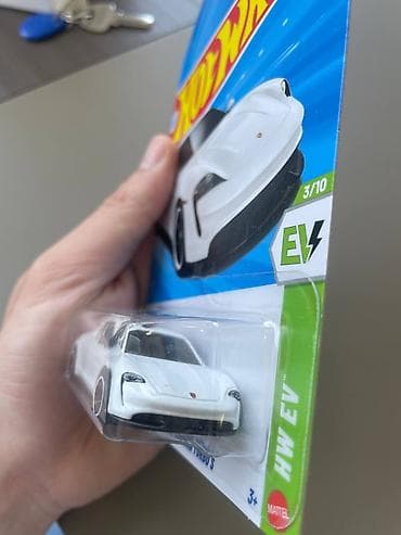 real gitara: Hot Wheels – Porsche Taycan Turbo S (HW EV seriyası) - Model: Porsche — 2