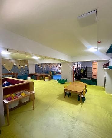 Uşaq oyun və inkişaf məkanı - Geniş, işıqlı və təhlükəsiz oyun sahəsi