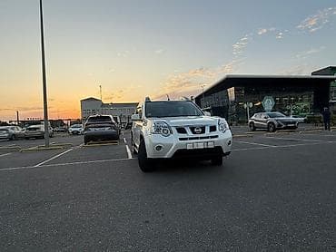 Nissan X-Trail: 2.5 l | 2011 il Krossover — 2