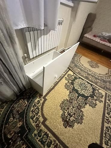 Şüşəli dolab vitrini