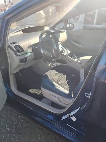 prius 20 kuza yan guzgu: Toyota Prius Hybrid – mavi rəng, 5 qapılı hetçbek. Mator nömrə — 4