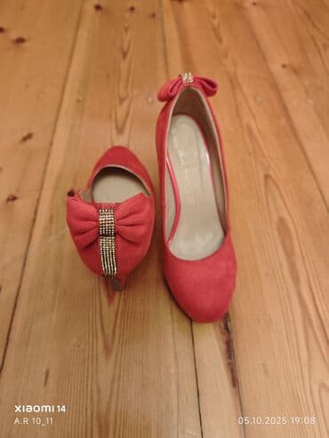 женские классические туфли на танкетке: Qadın ayaqqabıları – 2 cüt 1) Qırmızı klassik tufli - Material: zamşa — 2