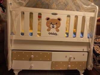 kar tanesi: Oğlan və qız üçün, İşlənmiş, Dördbucaq, Beşik, Yellənmə mexanizm ilə — 1