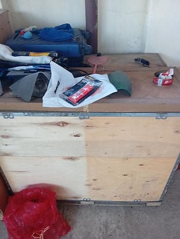 Taxta sandıq/konteyner - Material: qalın taxta lövhələr, künclər və