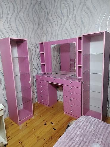 su bakı: Yeni, Makiyaj üçün masa, Güzgülü — 3