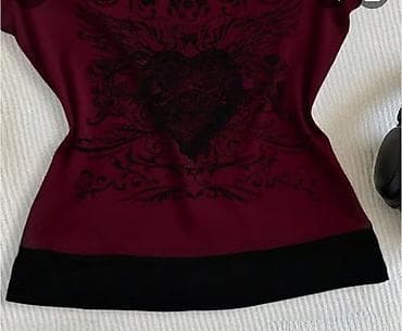 Qadın köynəyi – bordo rəng, qara detallı - Üslub: Off-shoulder (bir at lalafo.az Qadın köynəyi – bordo rəng, qara detallı - Üslub: Off-shoulder (bir