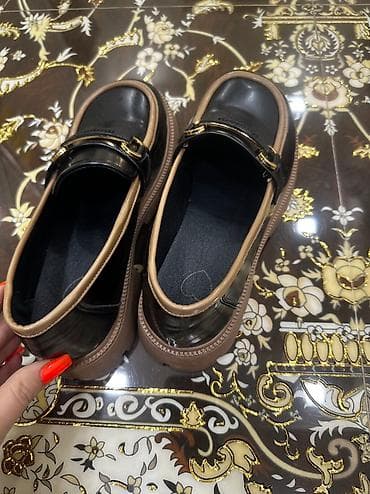 qadin ayaqabisi: 130 manata alinib temiz kojadir ayaqqabi coxdur deye satilir — 2