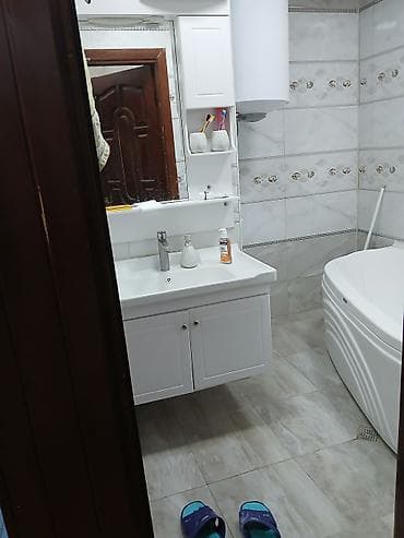 gedebeyde satilan evler: Bakı, 8-ci mikrorayon, 4 otaqlı, Köhnə tikili, 110 kv. m — 2